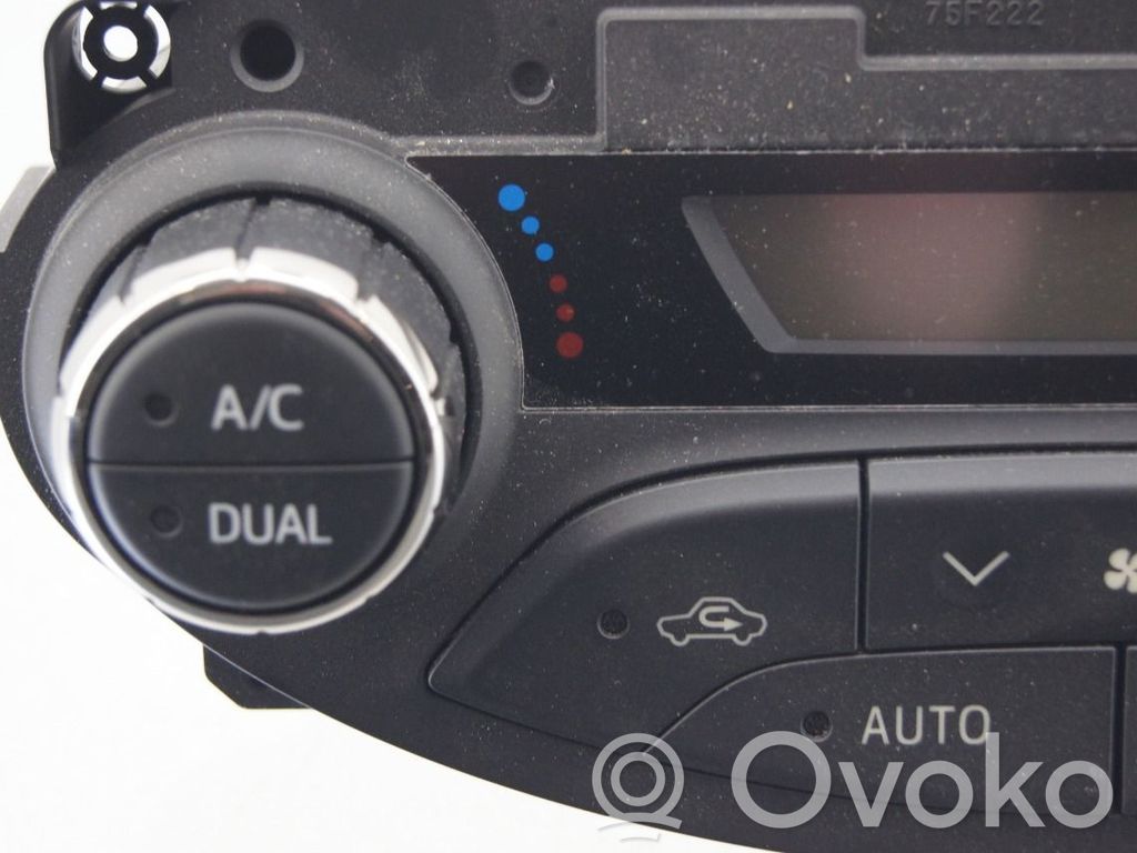 Toyota Yaris Panel klimatyzacji / Ogrzewania