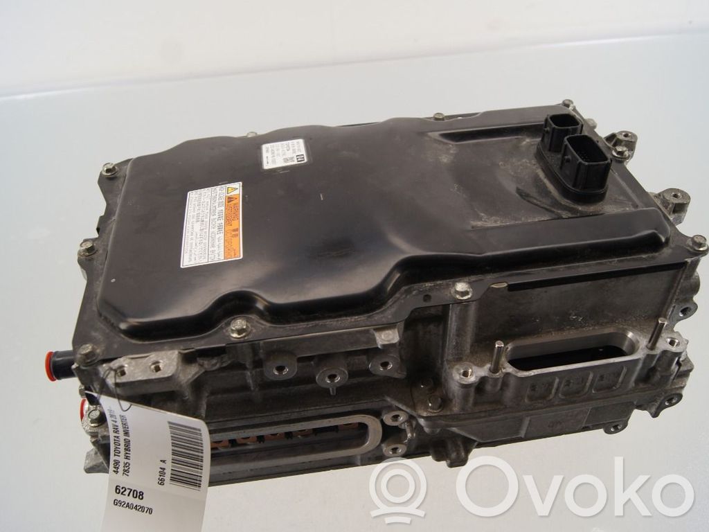 Toyota RAV 4 (XA50) Convertor-inversor tensiune