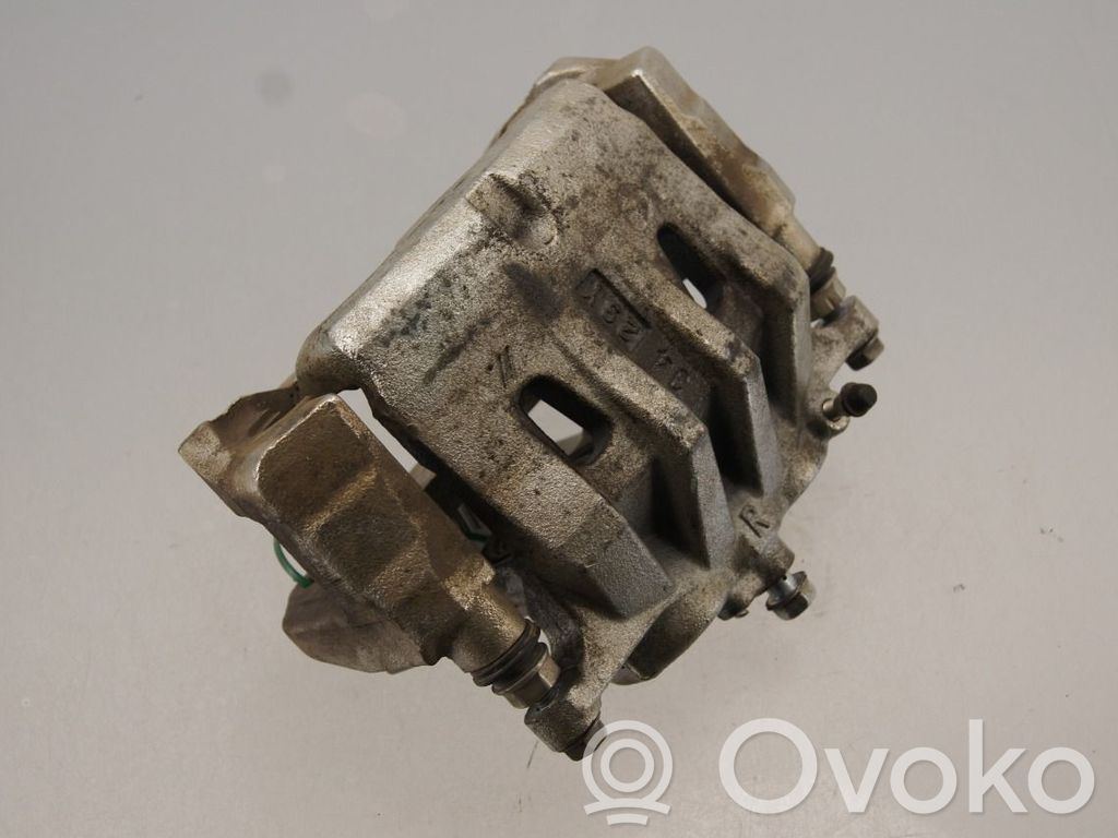 Toyota bZ4X Etujarrusatula
