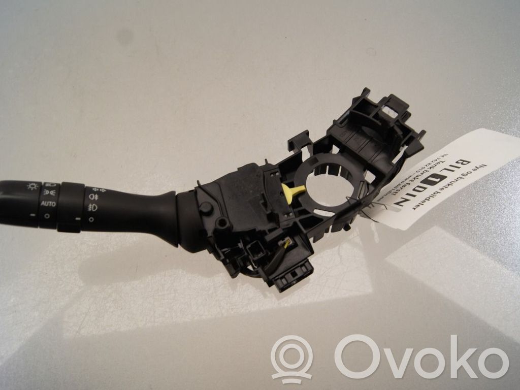 Toyota Avensis T270 Interruptor de control multifunción 