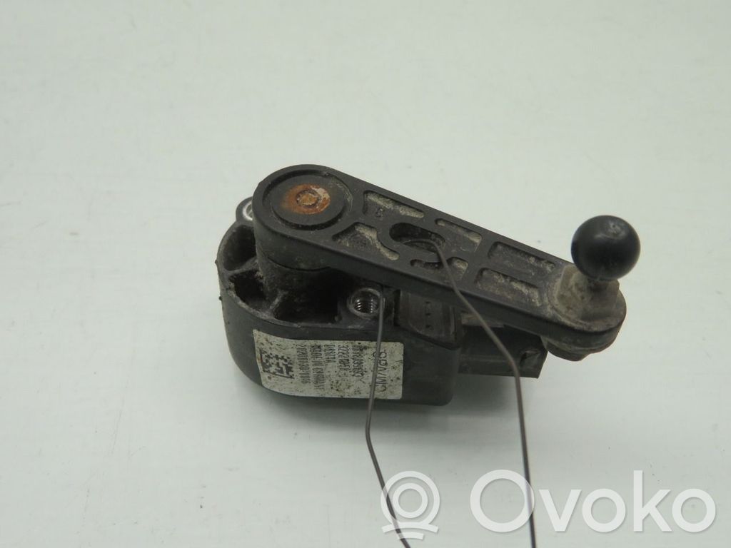 Volvo XC40 Senzor înălțime suspensie față pneumatică 