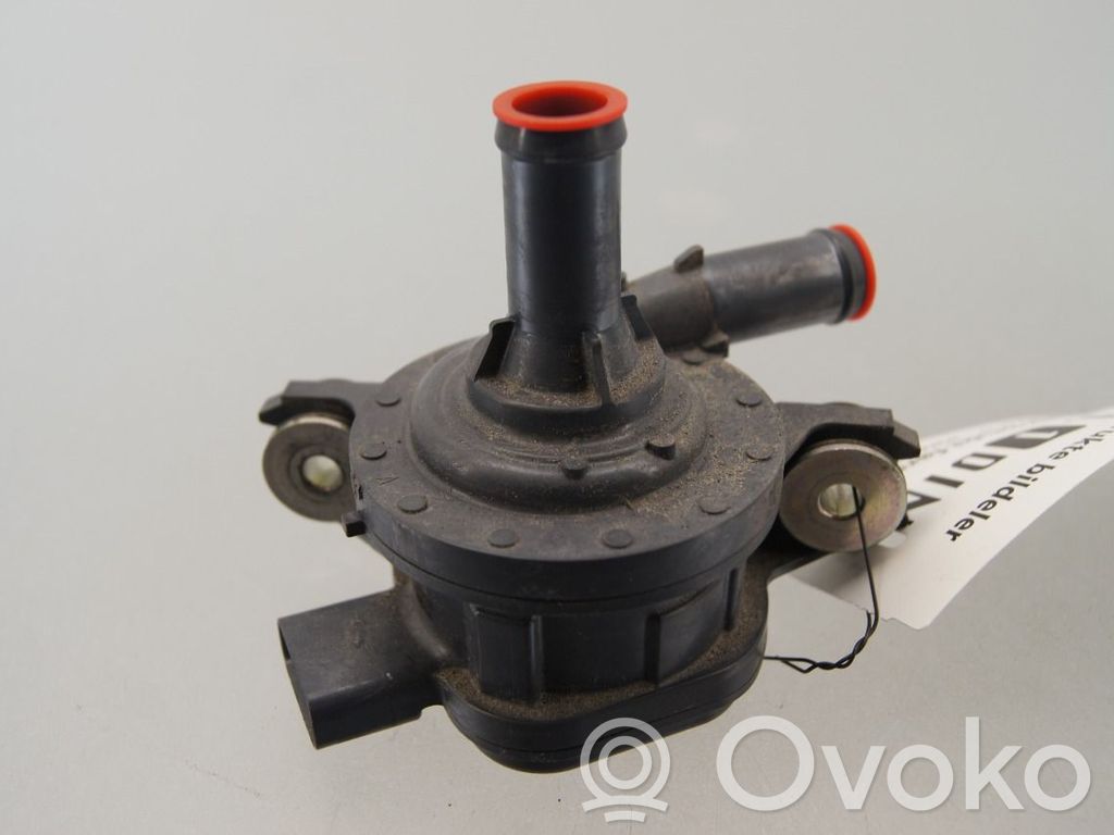 Toyota bZ4X Webasto pompe de circulation d'eau 