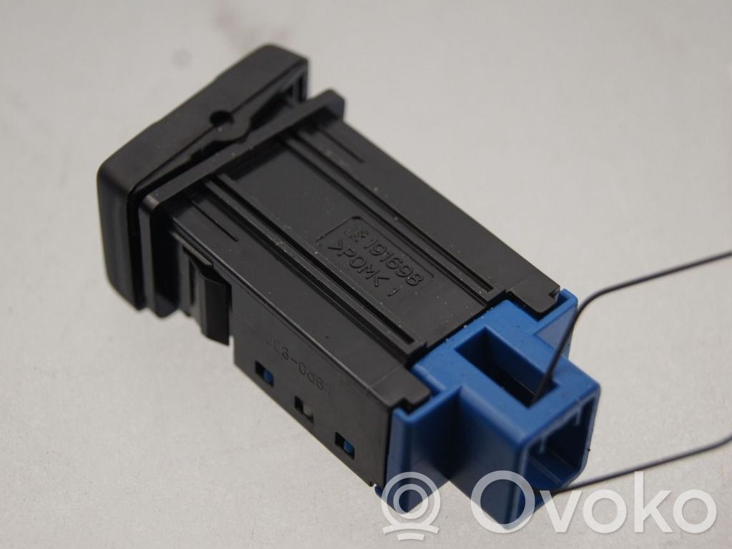 Toyota Auris E180 Interruttore riscaldamento sedile 