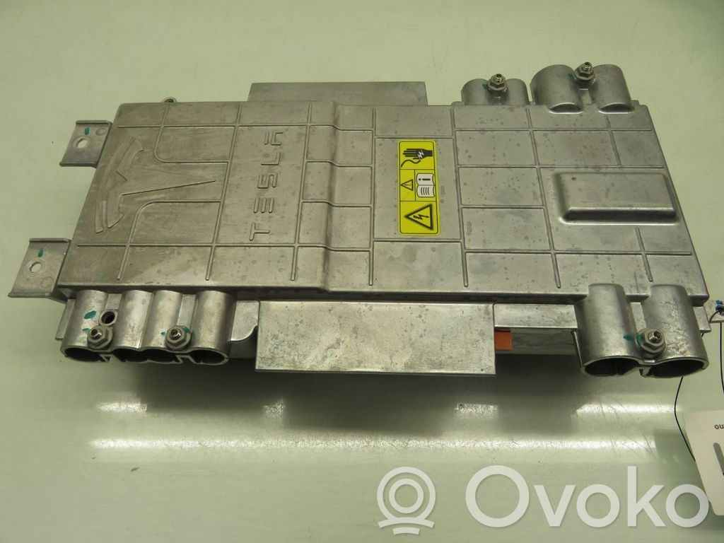 Tesla Model S Caricabatteria (opzionale) 