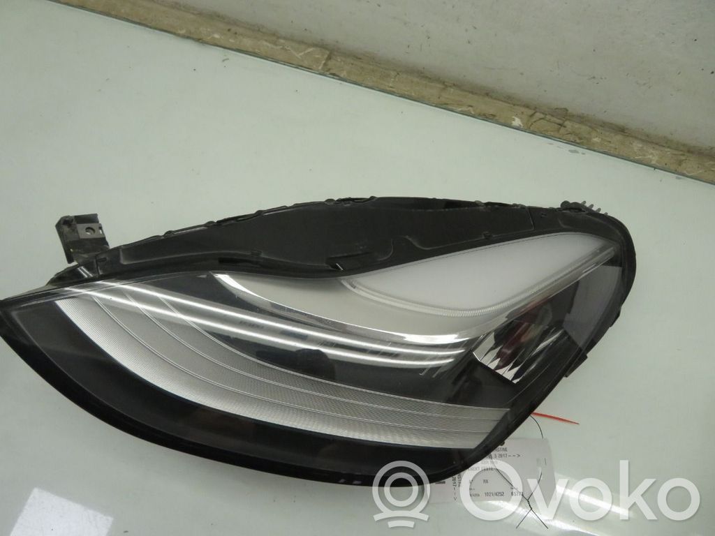 Tesla Model 3 Faro/fanale 