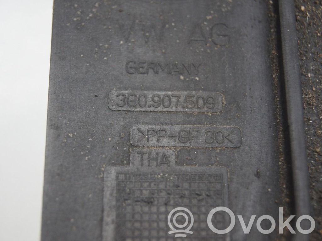Volkswagen PASSAT B8 Podstawa / Obudowa akumulatora 