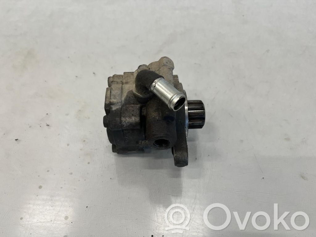 Toyota Hiace (H200) Ohjaustehostimen pumppu 