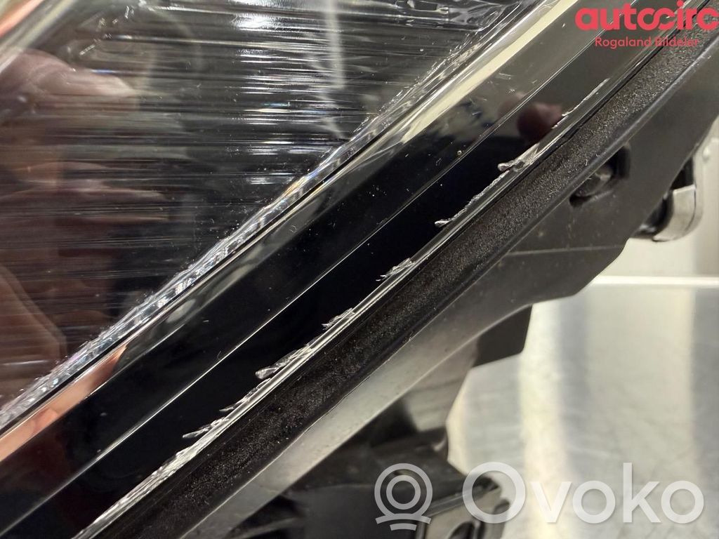 Volkswagen PASSAT B8 Lampa przednia 