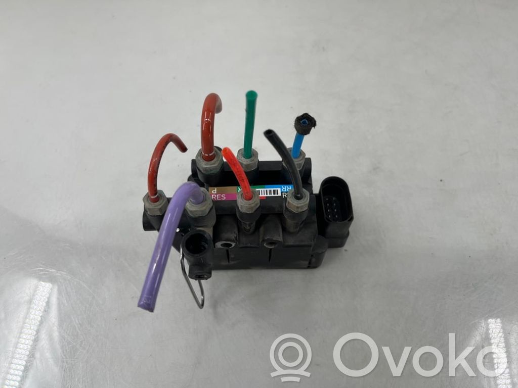 Porsche Taycan 9J1 Verteiler / Ventilblock Luftfederung 