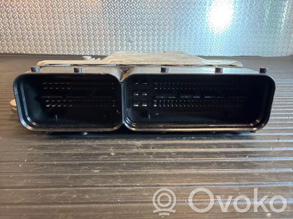 Volkswagen Transporter - Caravelle T5 Unité de commande, module ECU de moteur