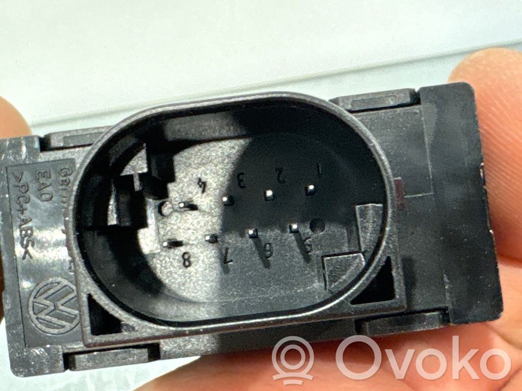 Volkswagen PASSAT B8 Interrupteur d'ouverture de coffre 
