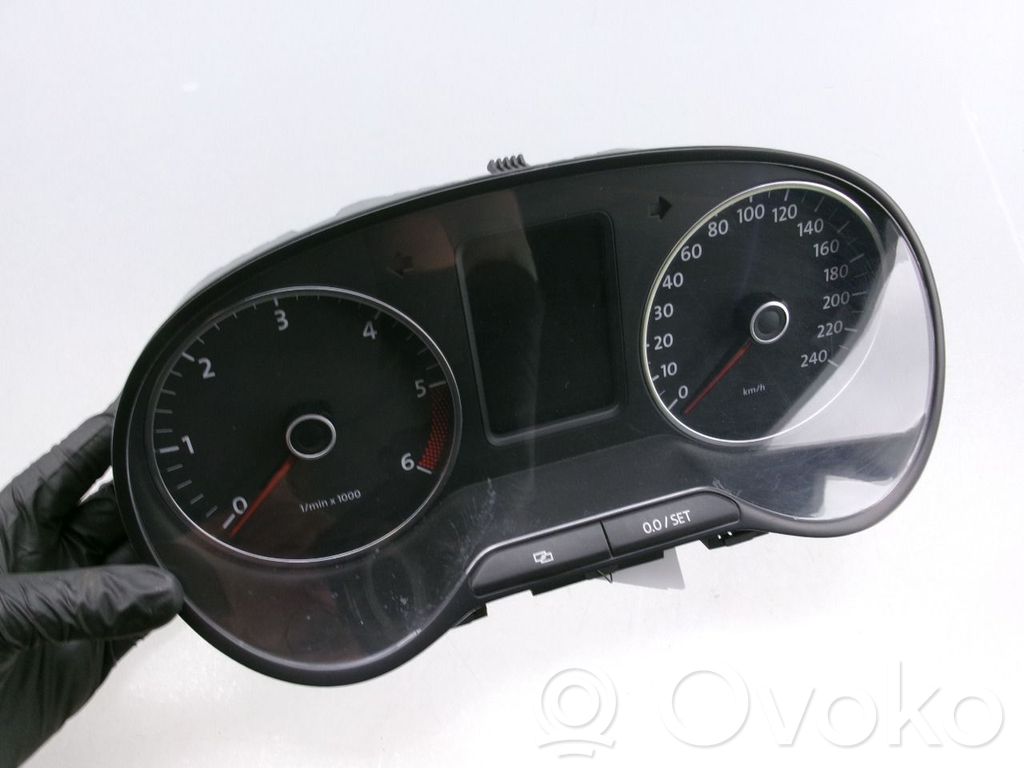 Volkswagen Polo V 6R Licznik / Prędkościomierz 