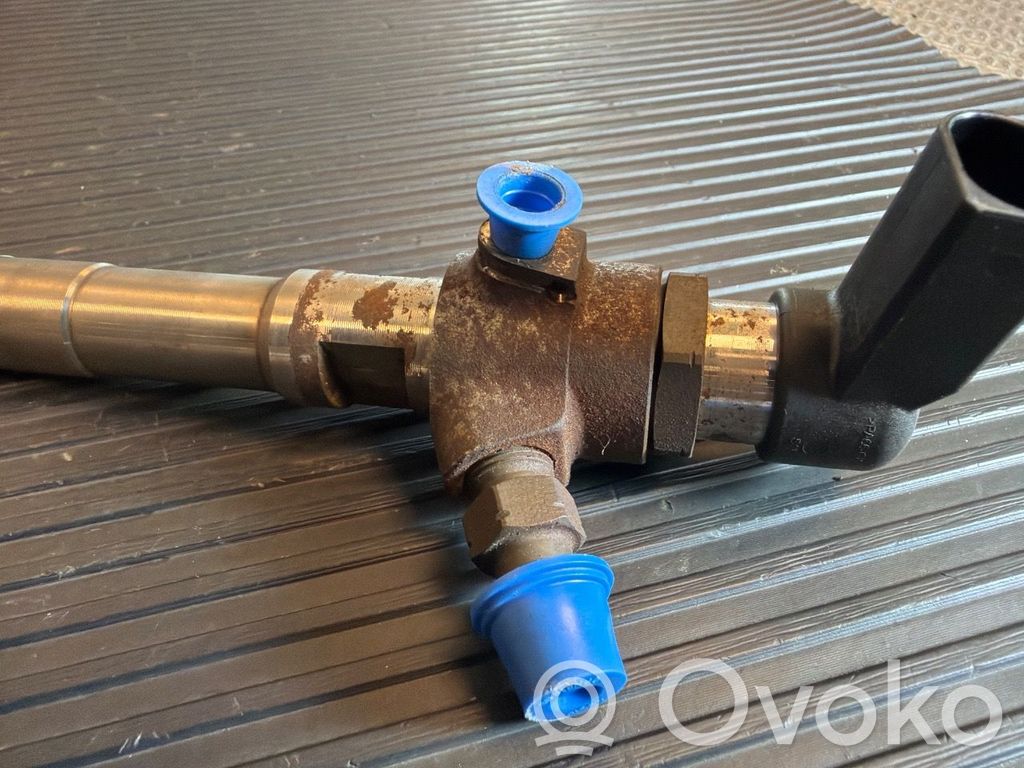 Volkswagen Golf VI Wtryskiwacz paliwa 