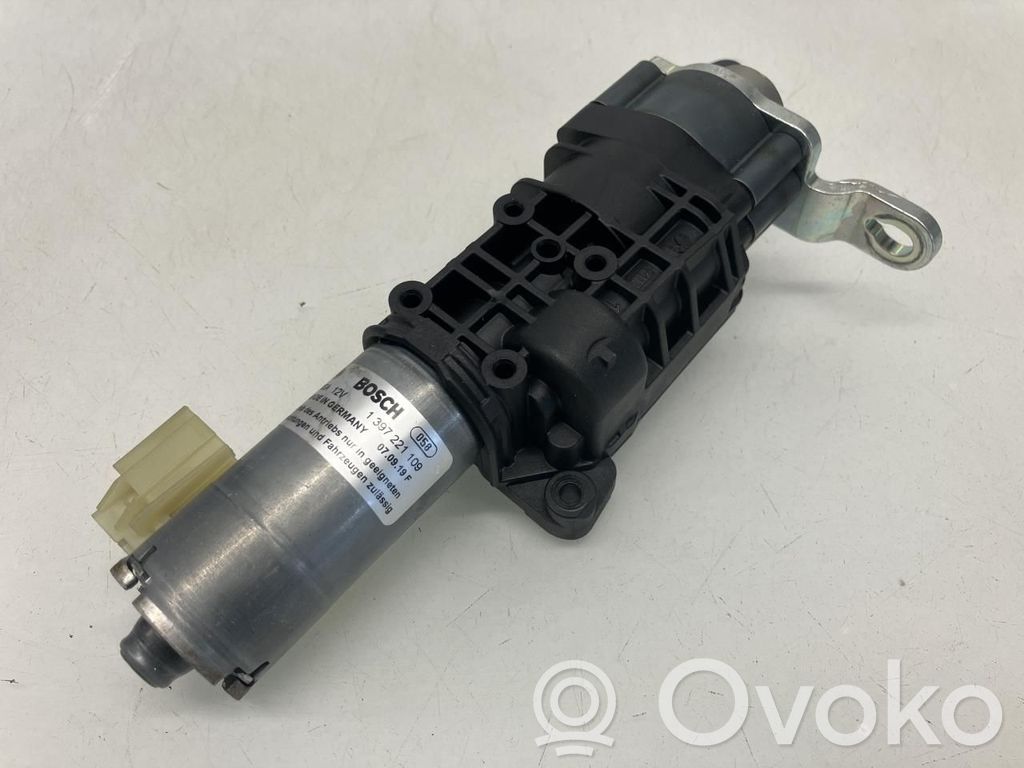 Audi A4 S4 B9 8W Takaluukun/tavaratilan luukun nostomoottori 