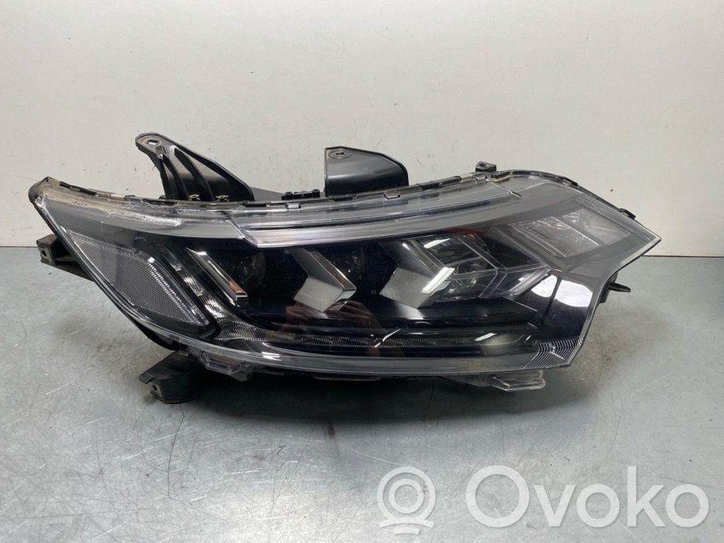 Mitsubishi Outlander Lampa przednia