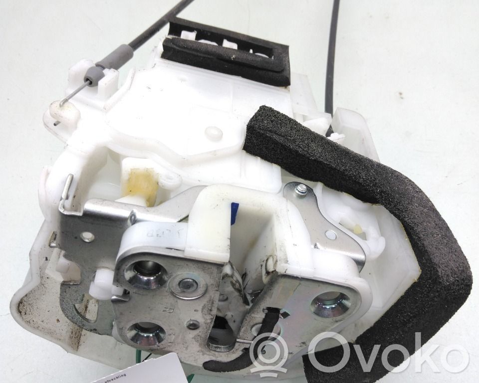 Subaru Impreza III Front door lock 