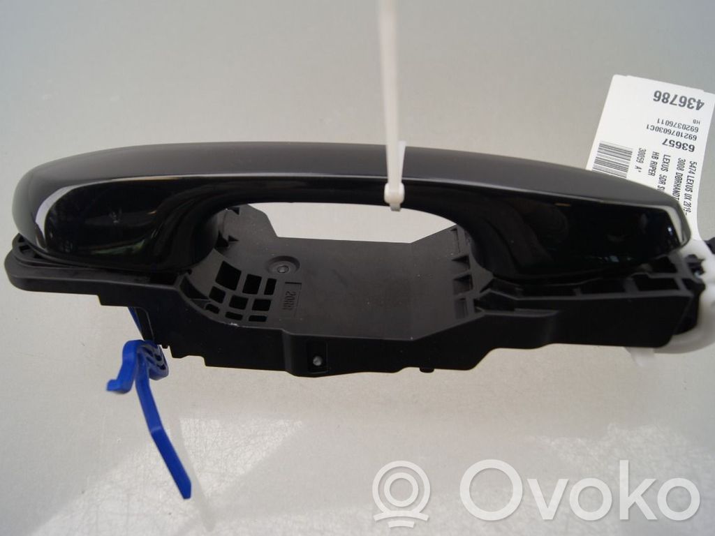 Lexus UX Manecilla externa puerta trasera