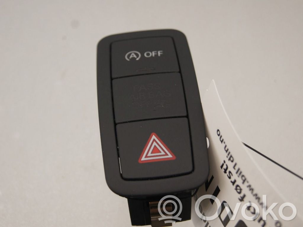Audi A1 Przycisk świateł awaryjnych