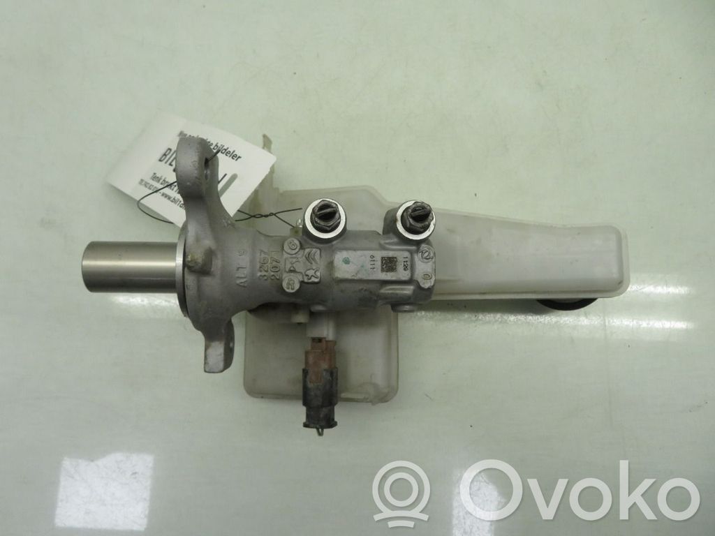 Peugeot 2008 II Główny cylinder hamulca 