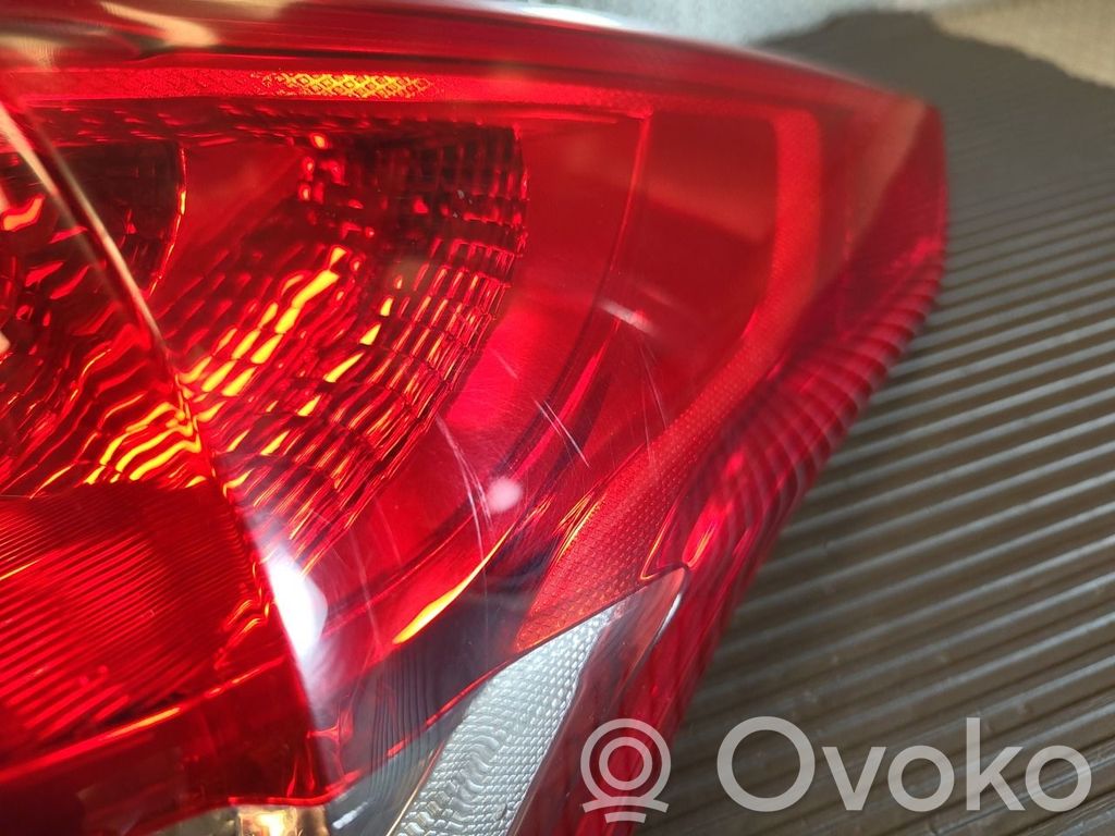 Ford Kuga II Luz trasera/de freno