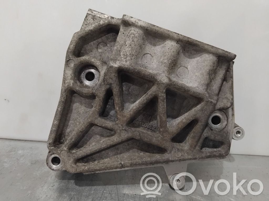 Opel Antara Moottorin kiinnikekorvake 