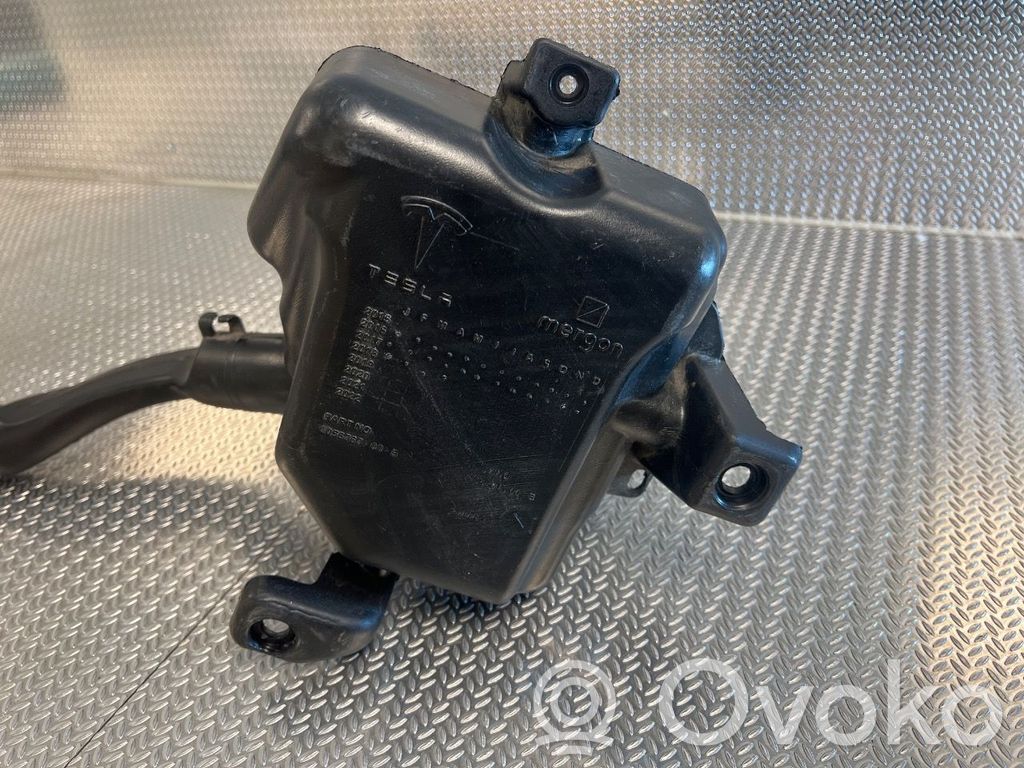 Tesla Model X Logu šķidruma tvertne 