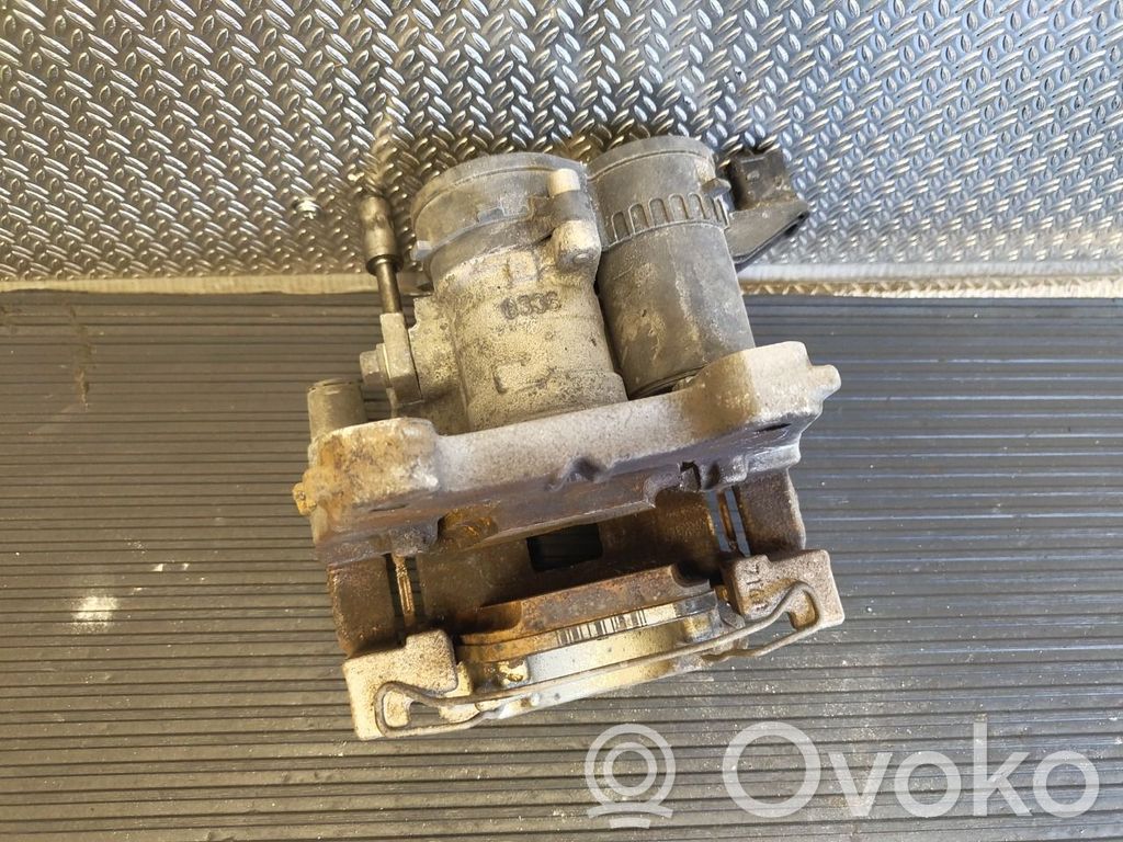 Volvo XC40 Tylny zacisk hamulcowy