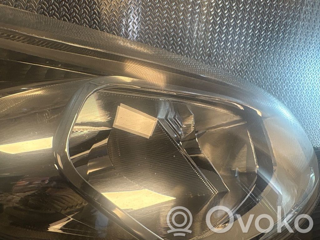 Ford Transit Courier Priekšējais lukturis