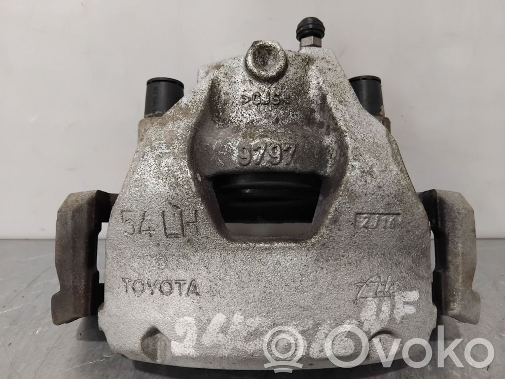 Toyota Yaris XP210 Передний суппорт 