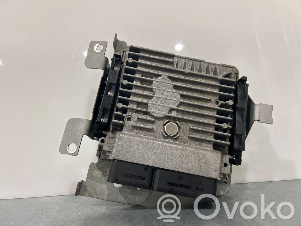 Volkswagen Touran II Engine control unit/module ECU 