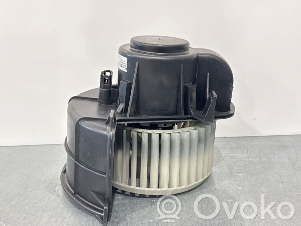 Volkswagen Amarok Heizungslüfter 