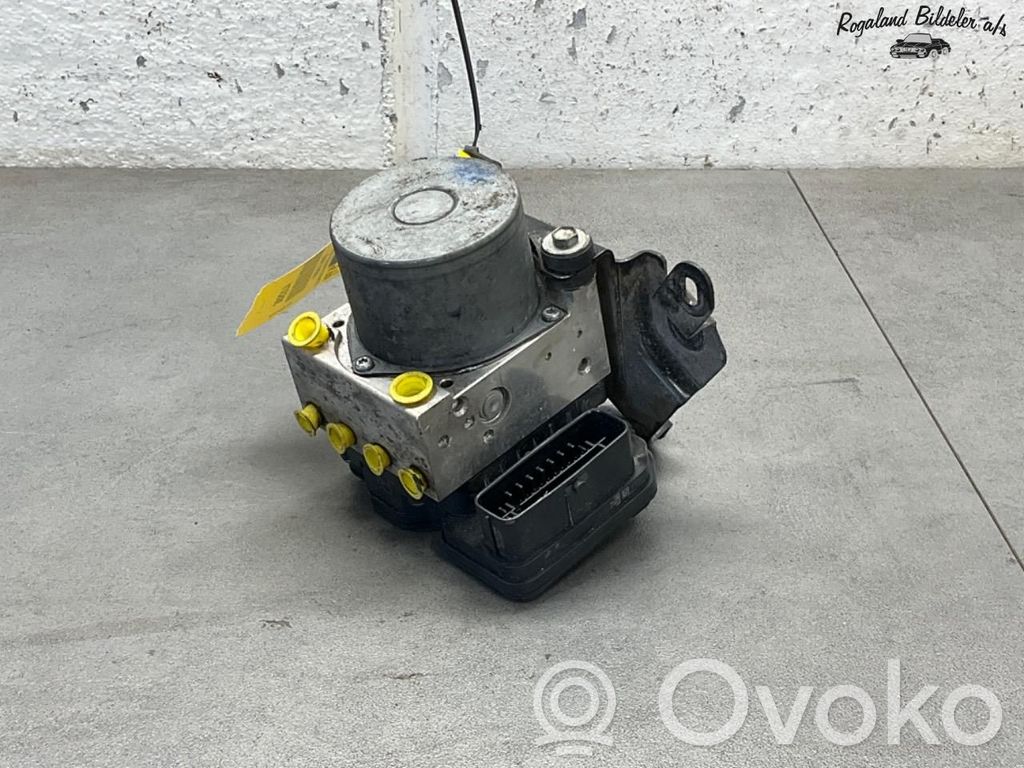 Toyota Hilux VIII ABS Blokas