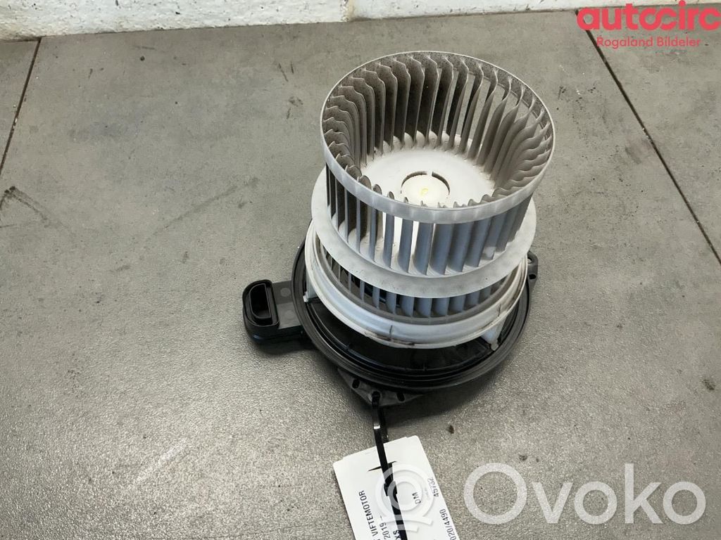 Toyota RAV 4 (XA50) Ventilator aerotermă 