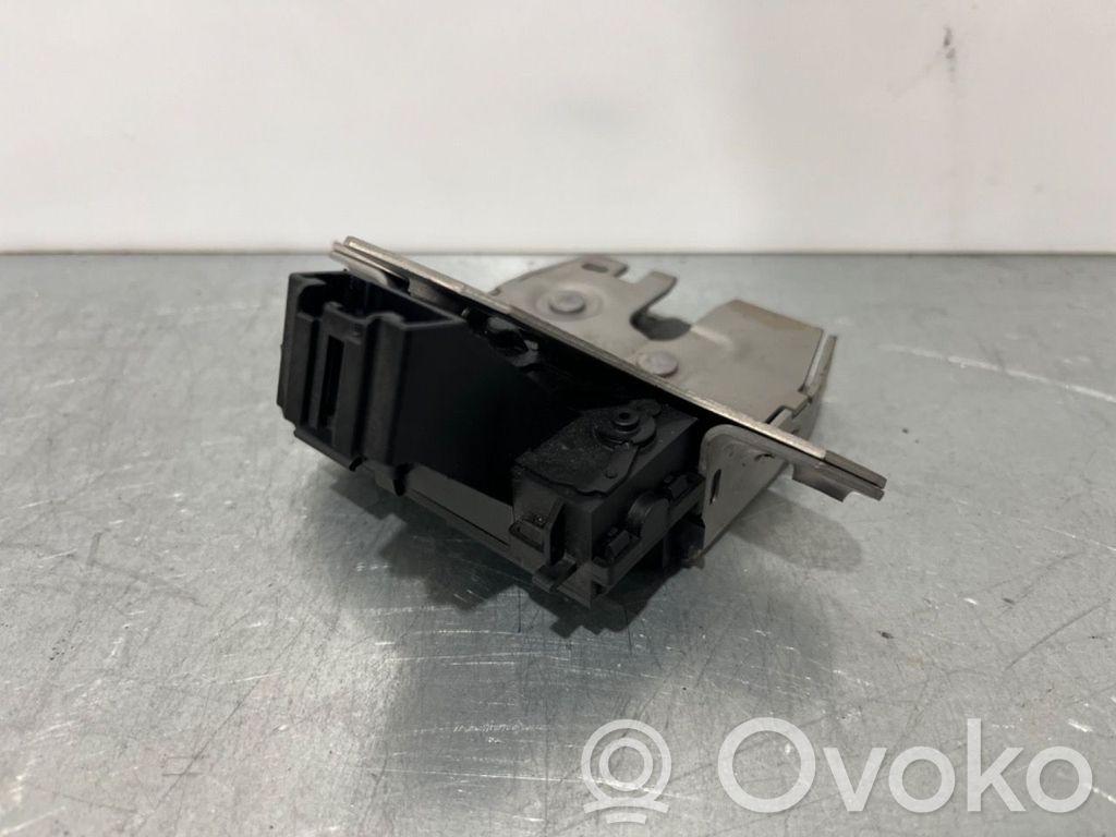 Volvo V40 Takaluukun lukon salvan moottori 
