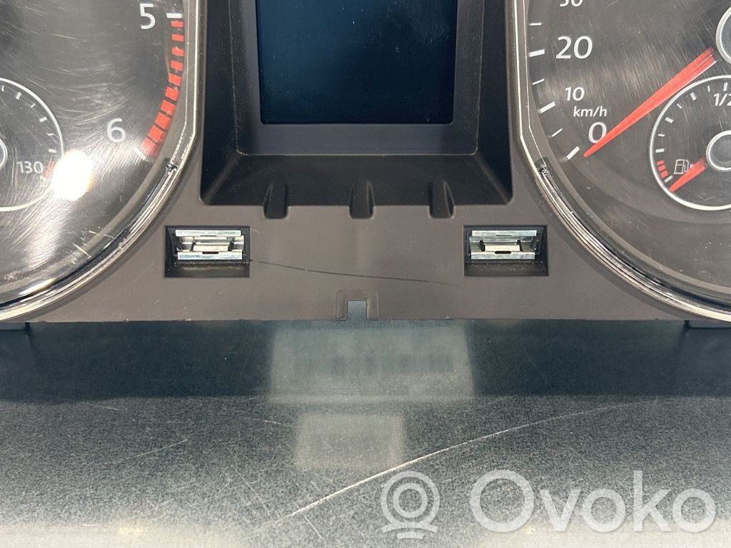 Volkswagen PASSAT B7 Geschwindigkeitsmesser Cockpit 