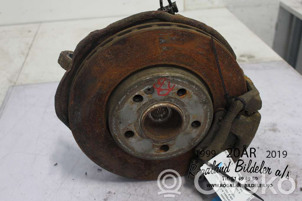 Mercedes-Benz B W245 Achsschenkel vorne 