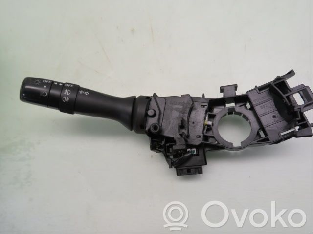 Toyota Prius (NHW20) Otros interruptores/perillas/selectores