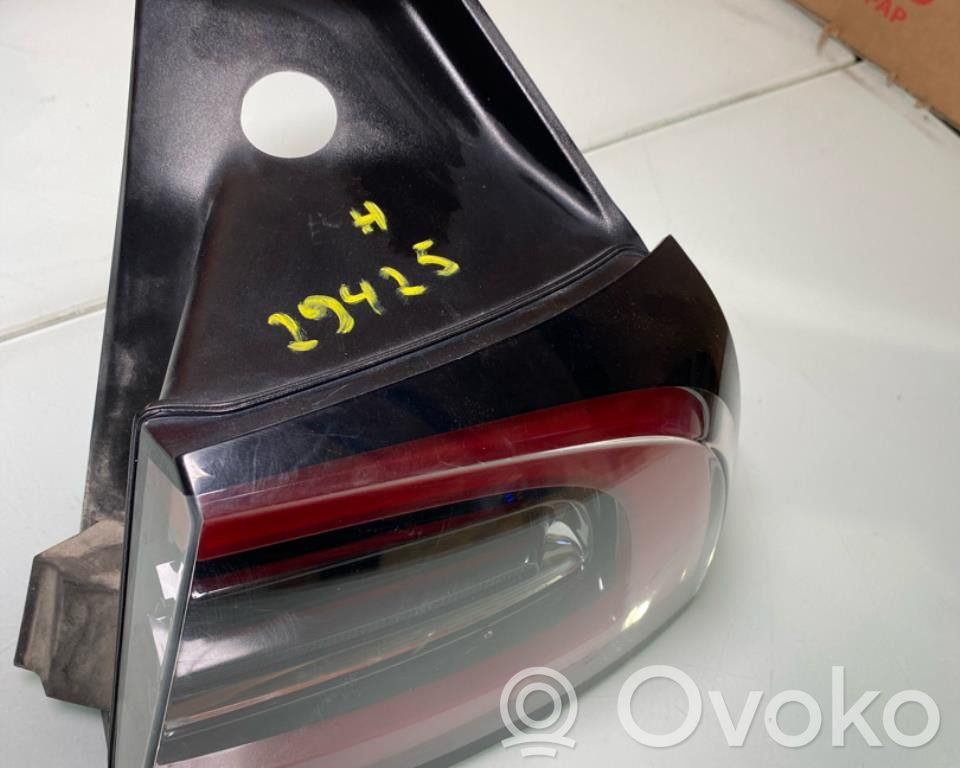 Tesla Model Y Feux arrière / postérieurs