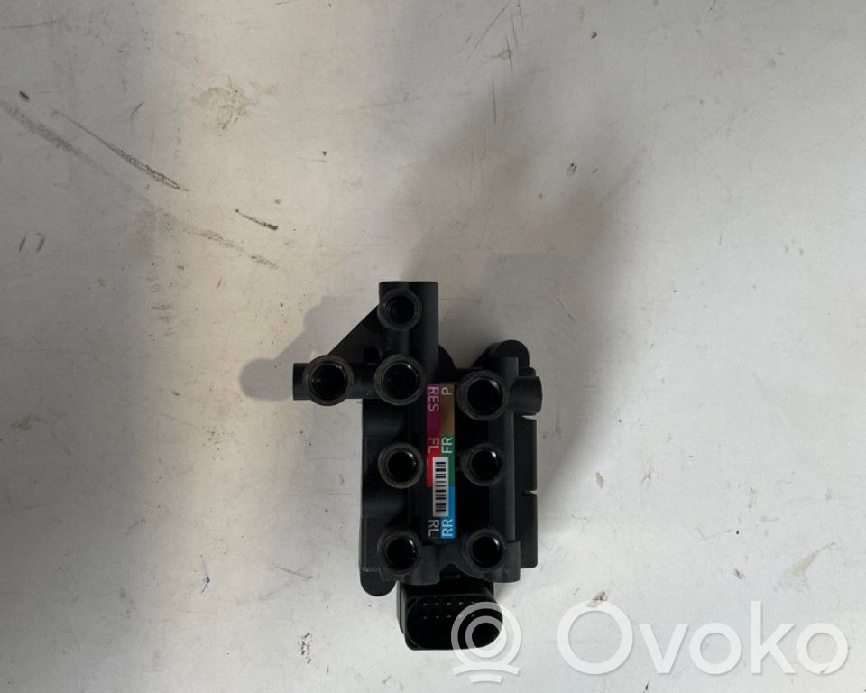 Audi e-tron Verteiler / Ventilblock Luftfederung