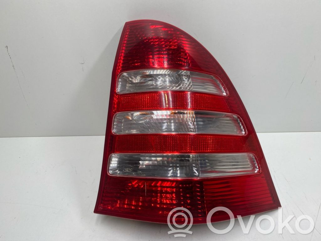 Mercedes-Benz C W203 Lampa tylna 