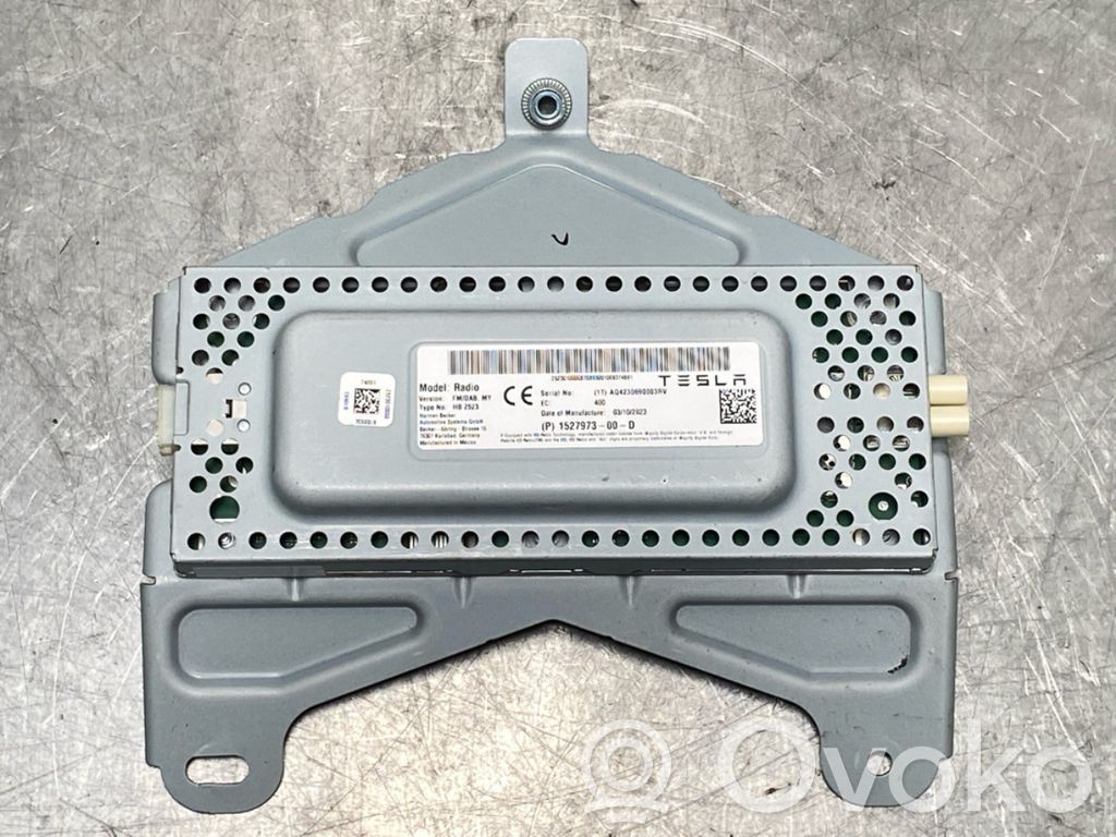 Tesla Model Y Antenos stiprintuvas
