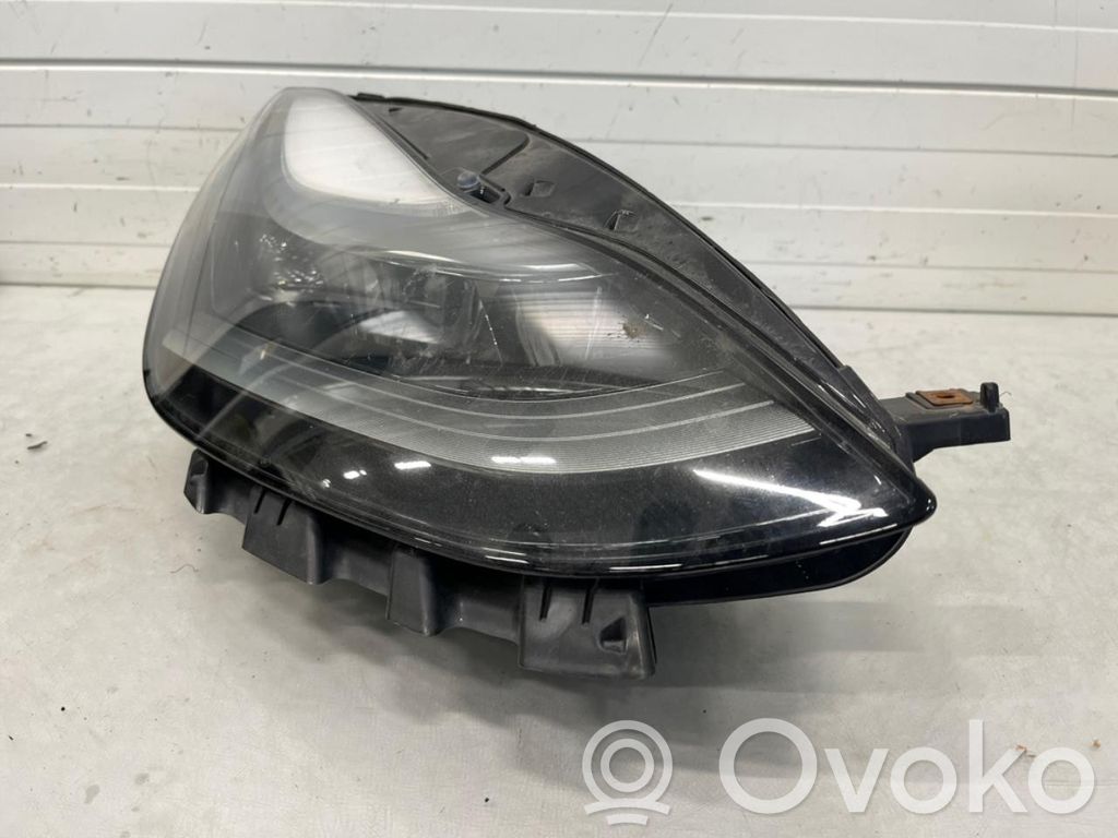 Tesla Model Y Etu-/Ajovalo 