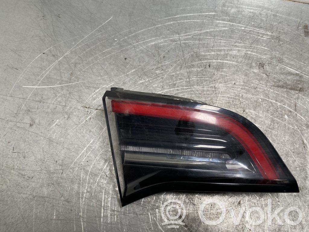 Tesla Model Y Feux arrière / postérieurs 