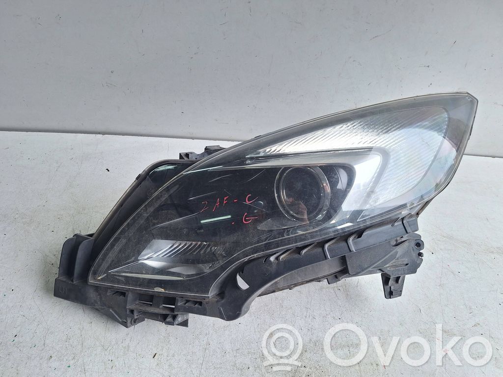 Opel Zafira C Lampa przednia 