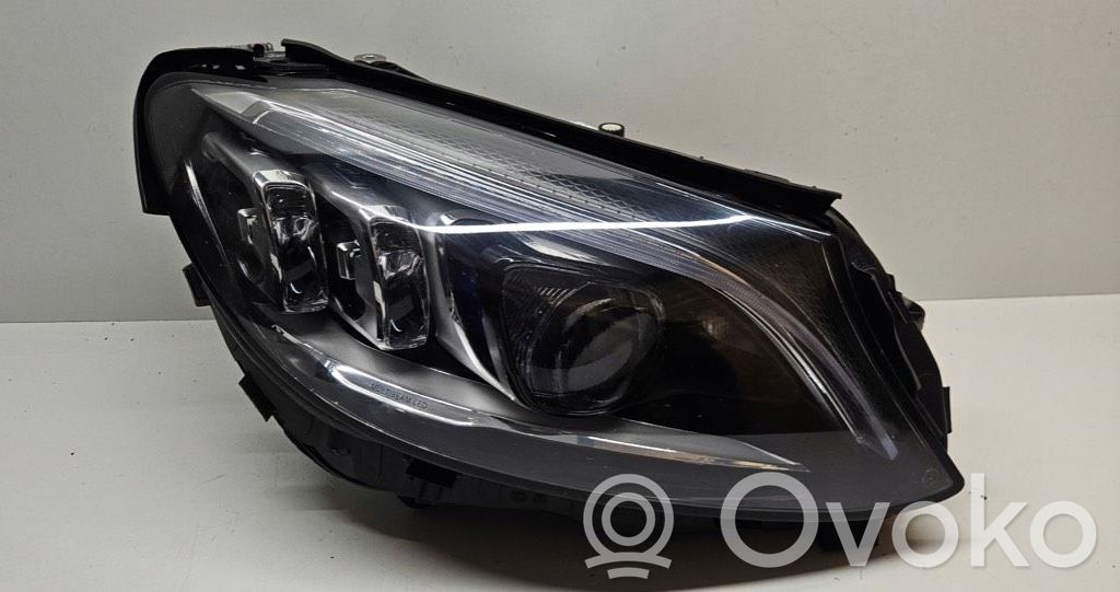 Mercedes-Benz C W205 Lampa przednia 