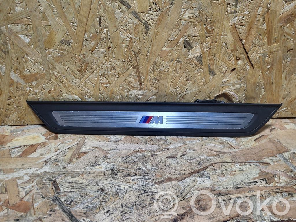 BMW 5 G30 G31 G38 Priekšējā sliekšņa dekoratīvā apdare (iekšējā) 