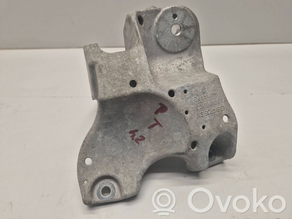 Volkswagen Touareg I Engine mounting bracket 