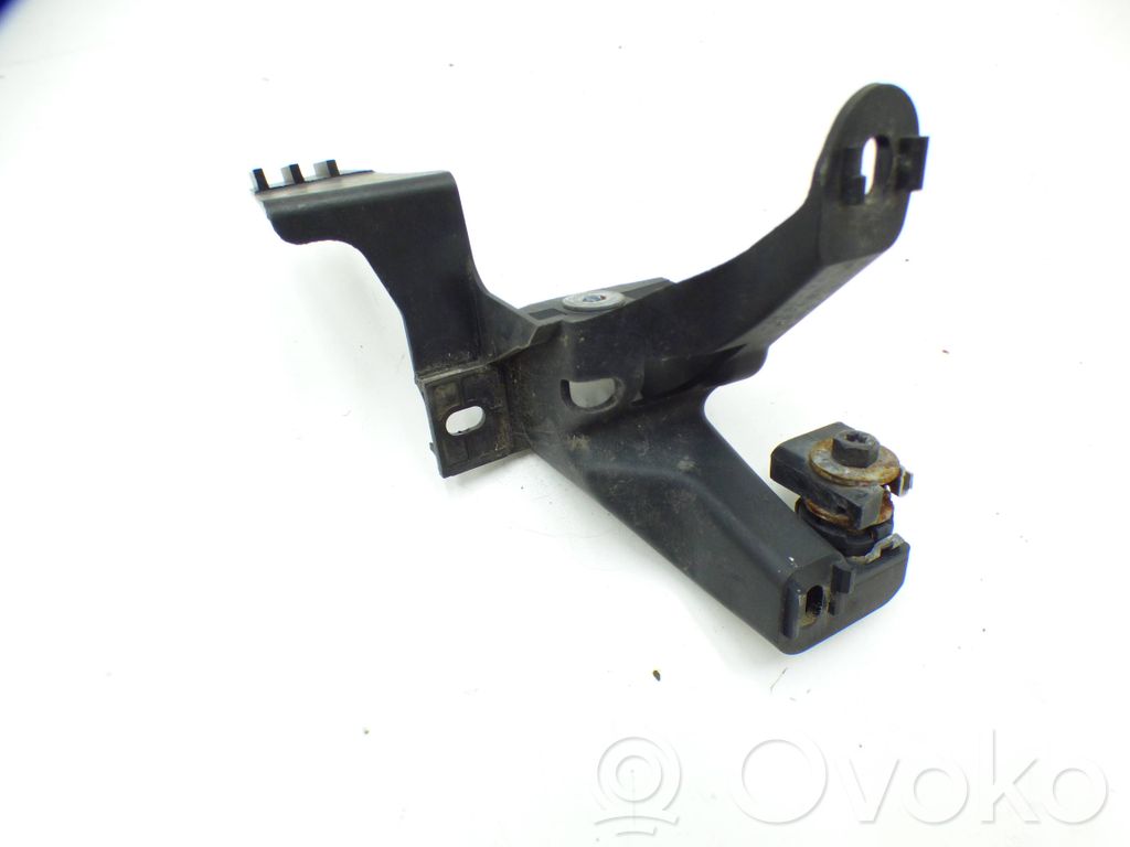 Audi TT TTS Mk2 Front bumper mounting bracket 
