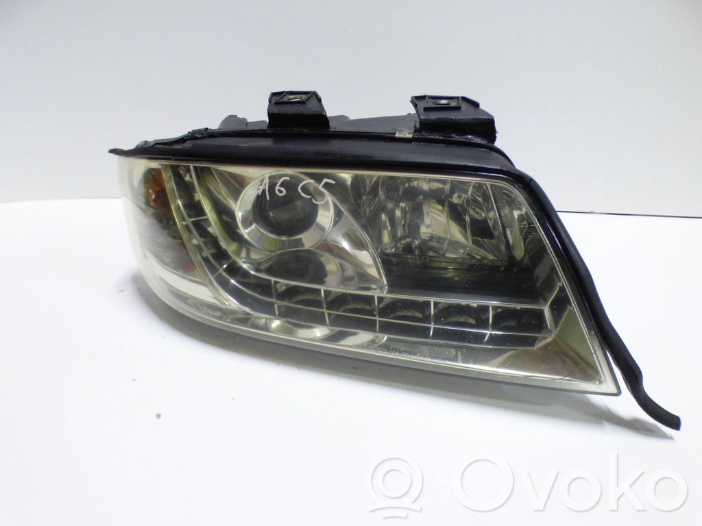 Audi A6 S6 C5 4B Lampa przednia 
