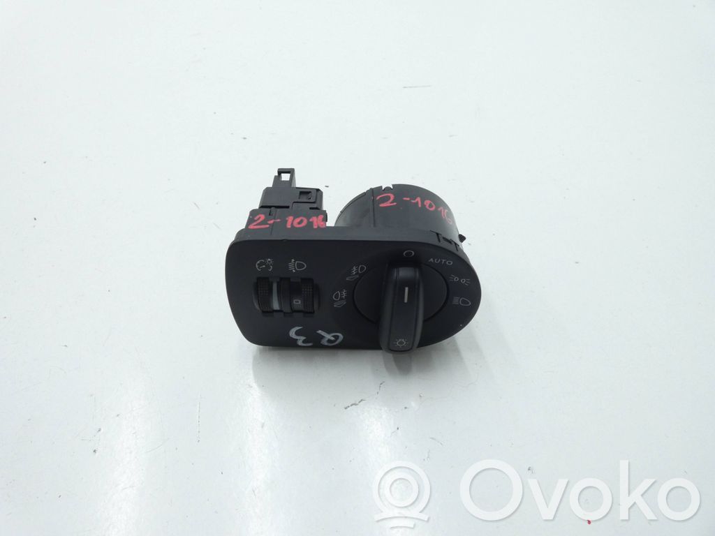 Audi Q3 8U Light switch 